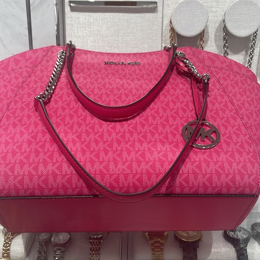 Michael Kors Pink Jet Set Travel Lg Signatr Logo Chain Shoulder Tote
Dragonfruit - Picture 6 of 16